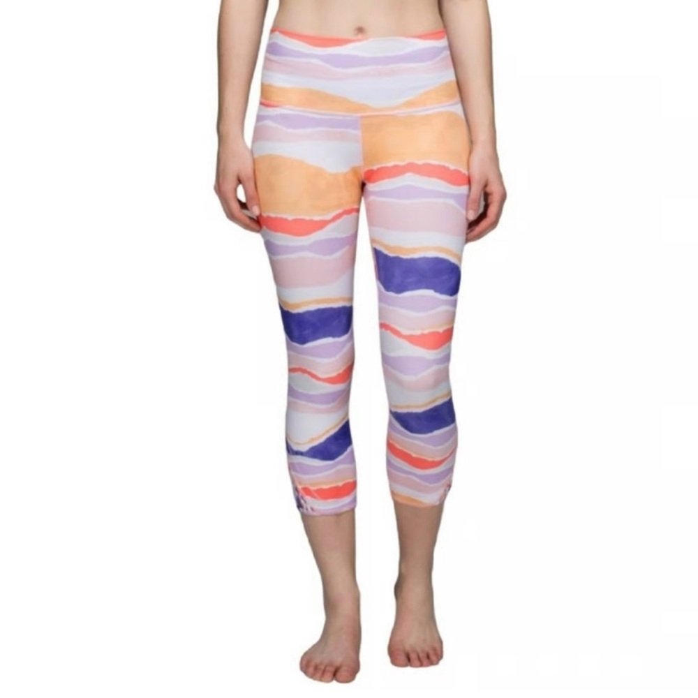 Lululemon True Self cropped leggings
Bleacher Stripe White Iris Flower